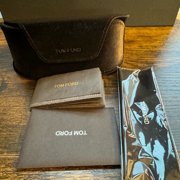 TOM FORD MACK FT0671 Sunglasses Gold With Black Leather Rims Frame Gray Lenses - Picture 11 of 11